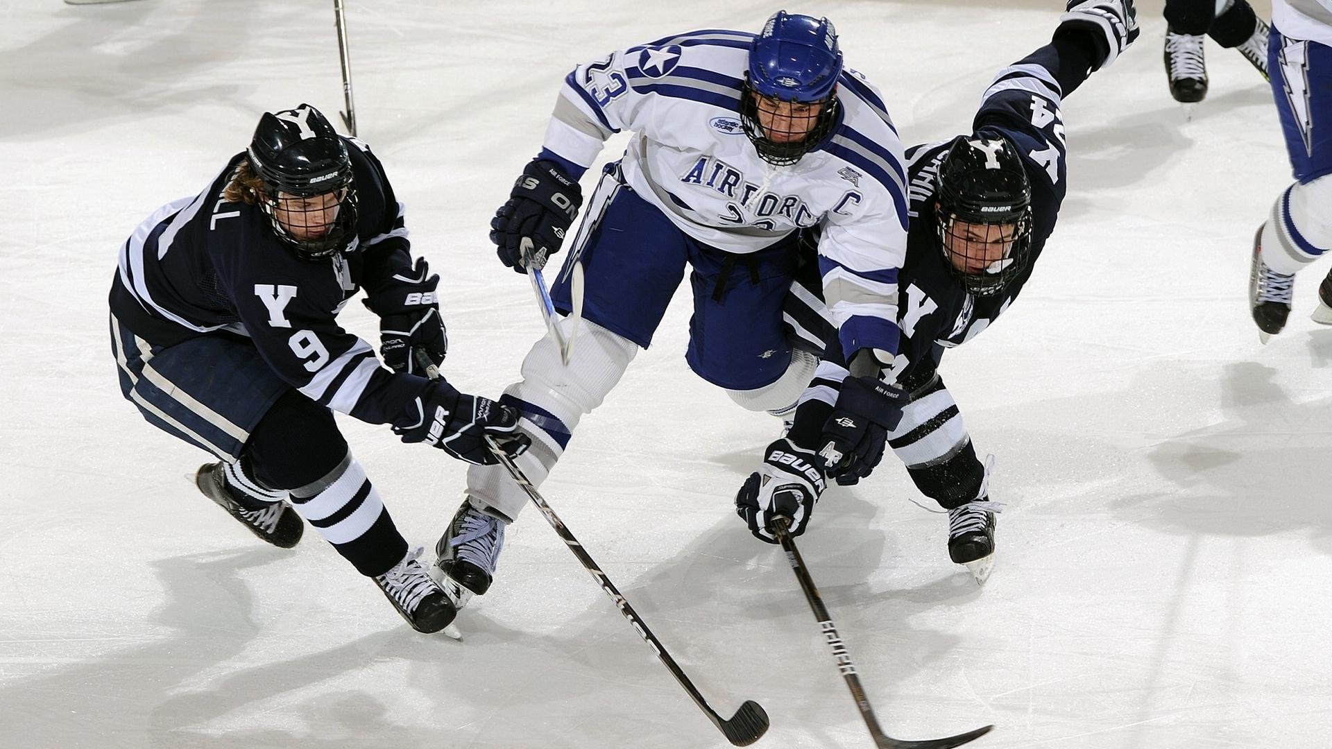 【亚伦·诺拉的全能表现】投打皆精彩助球队获胜，诺拉 艾伦