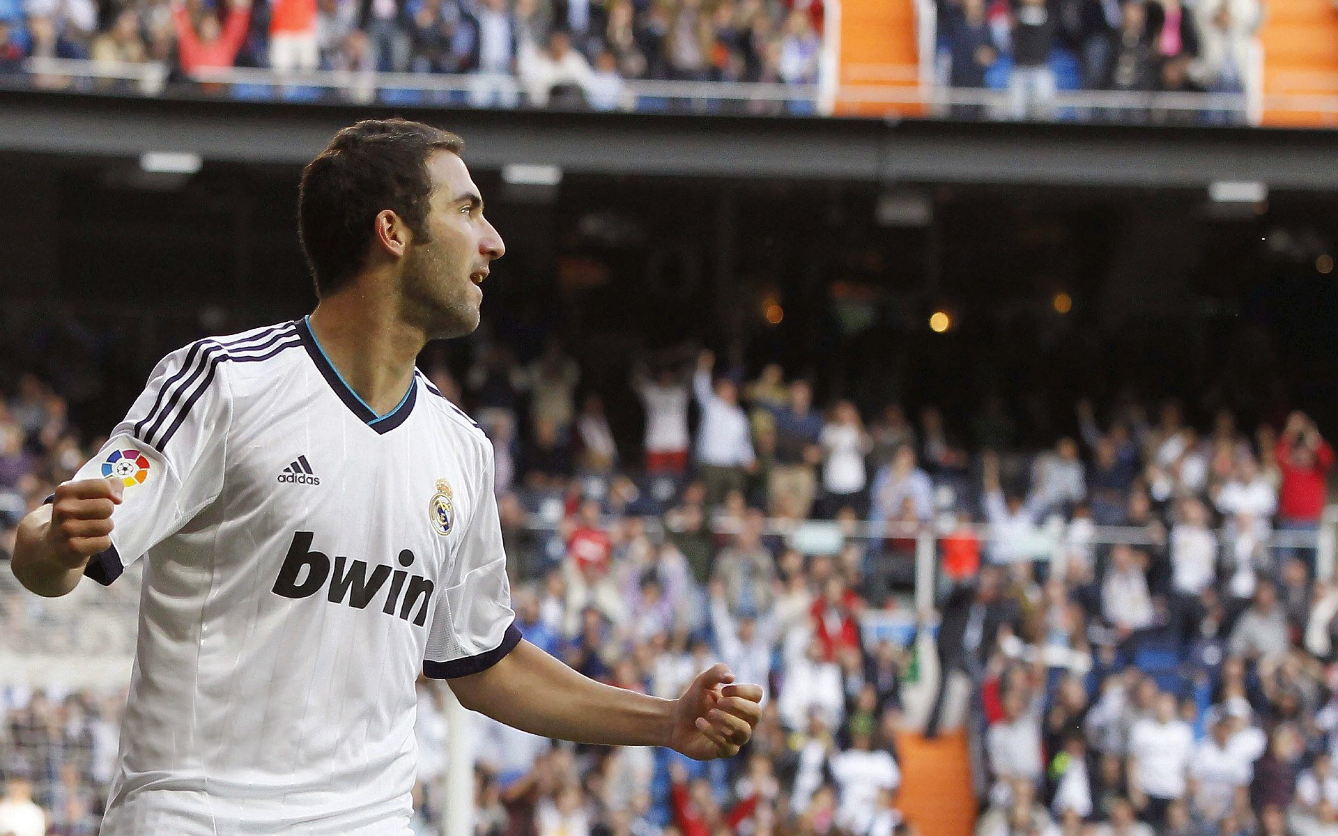 利物浦用高位压迫连续两场实现逆转，战术变化显著，利物浦用的什么阵型